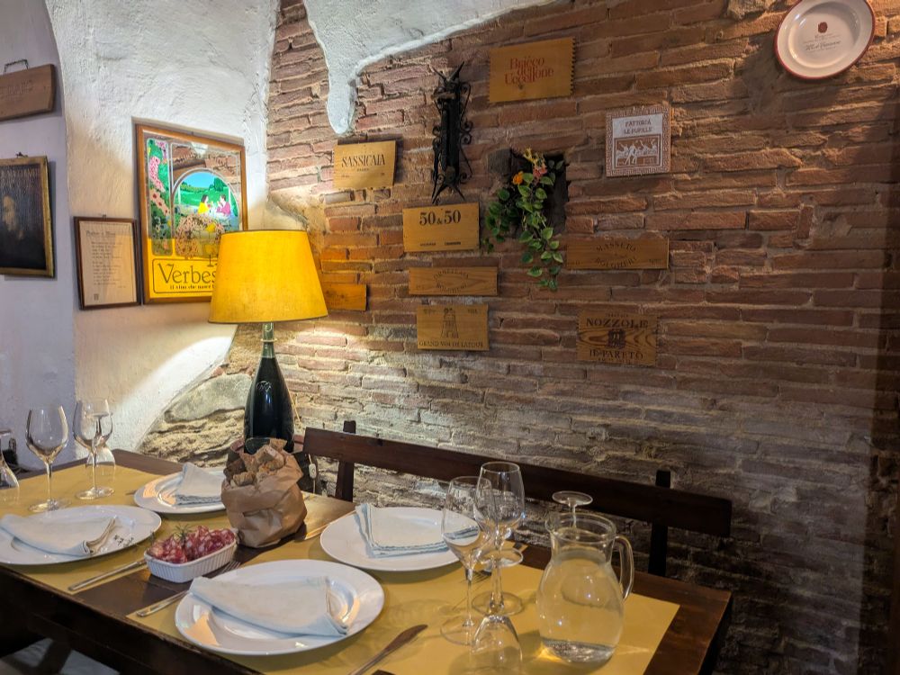 visitare Livorno a piedi - Enoteca Faraoni