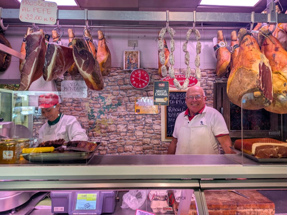 visitare Livorno a piedi - la Norcineria Regoli